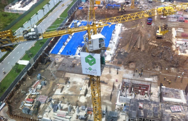 One of four cranes on the Lexington Residence construction site.